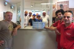 Anziani soli, la solidarietà in una pizza a domicilio